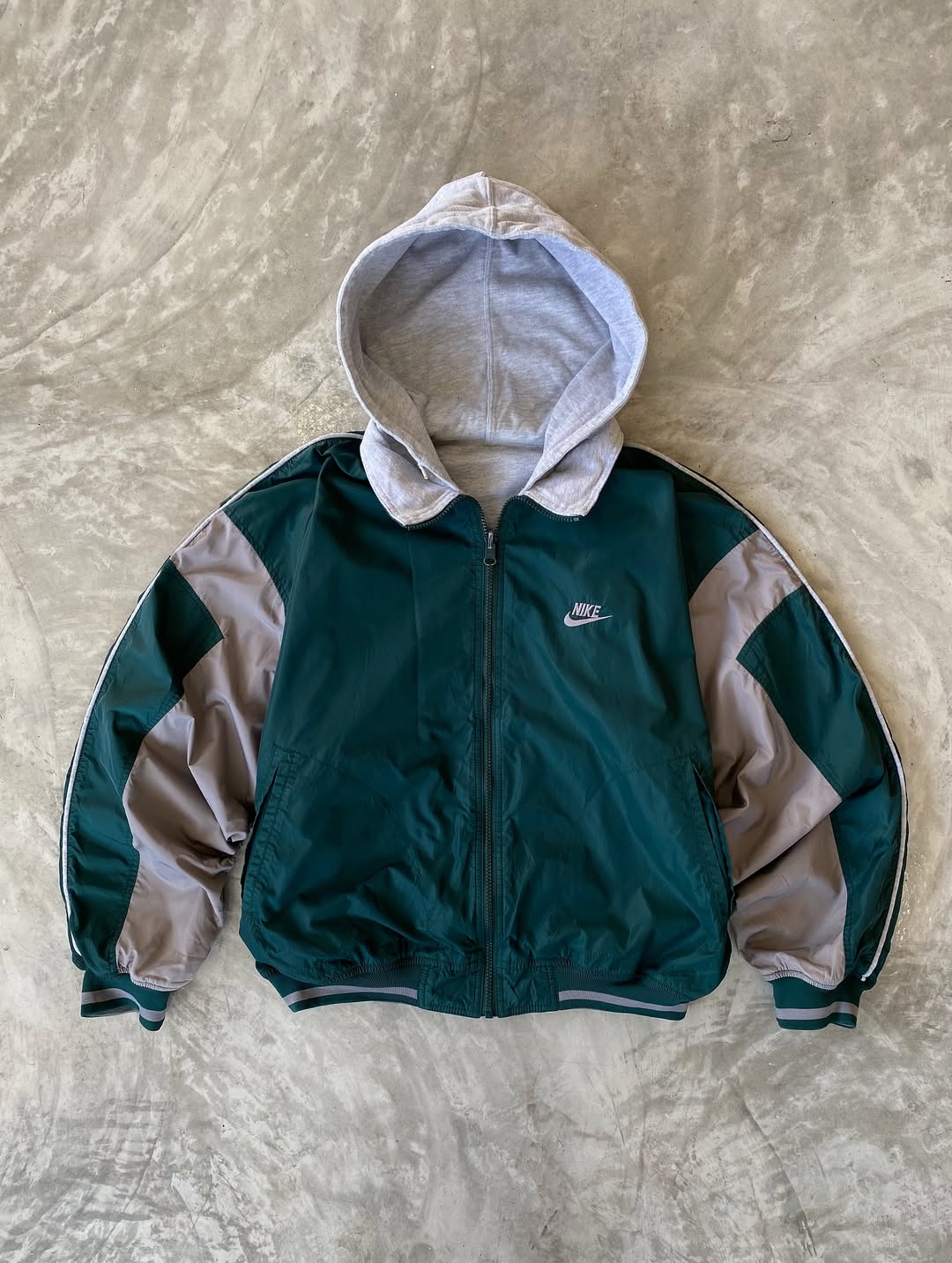 UNISEX VINTAGE NKE REVERSIBLE BOMBER JACKET