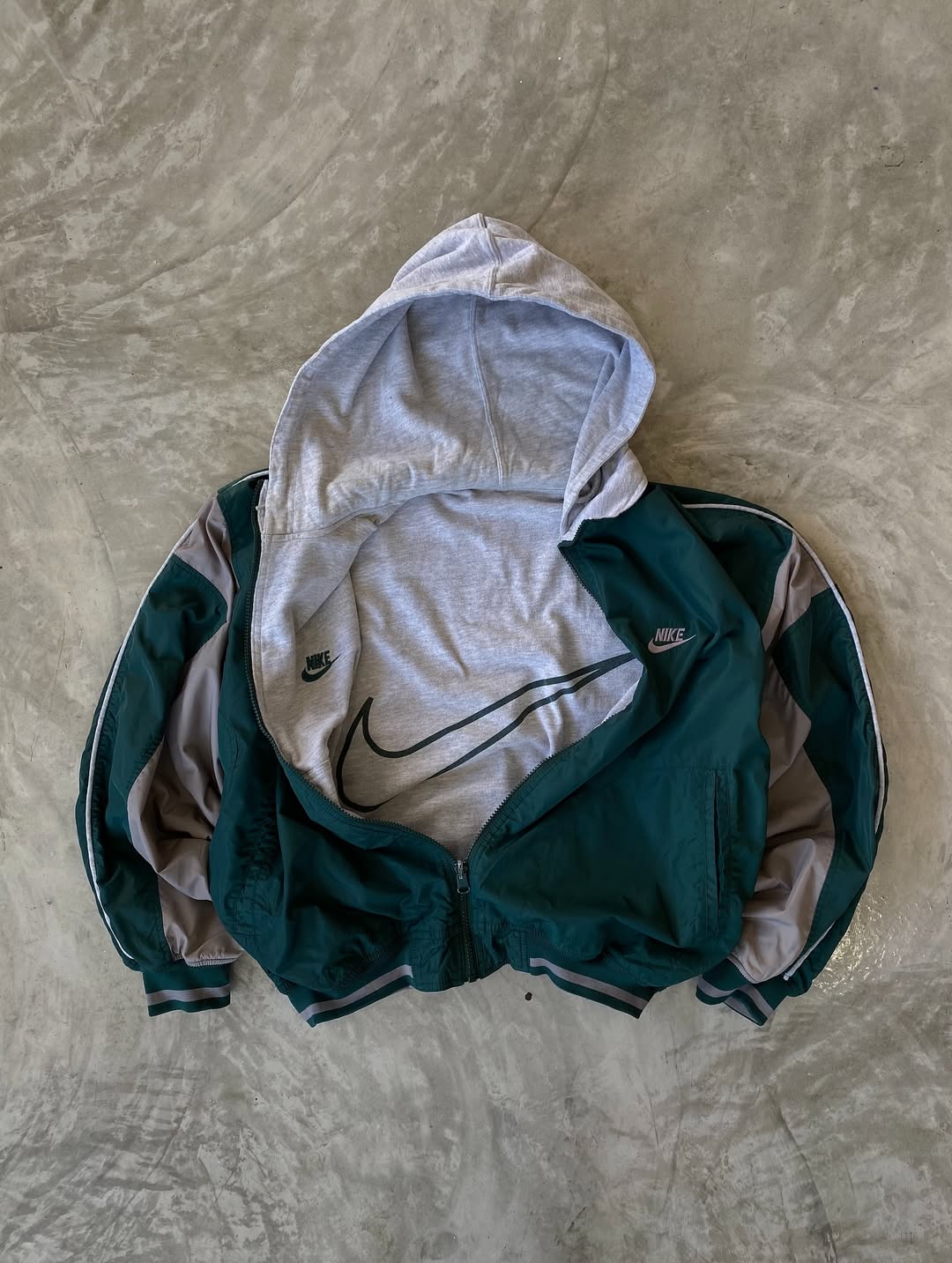 UNISEX VINTAGE NKE REVERSIBLE BOMBER JACKET